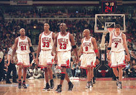 Rodman (91), Pippen (33), Jordan (23), Harper (9) y Kukoc (7)