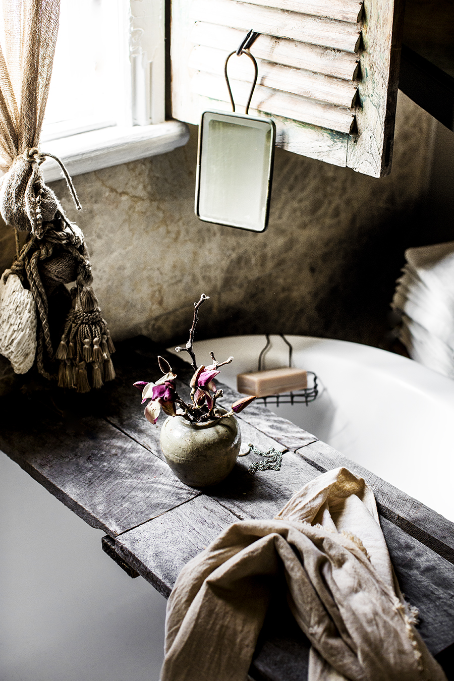 Rustic Bohemian Interior Design Style in a Bathroom by Kara Rosenlund with clawfoot tub and vintage style. #bathroom #clawfoottub #boho #rustic #vintage