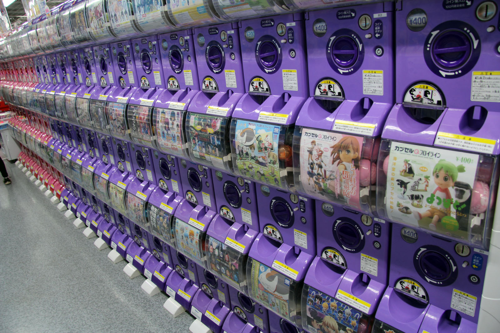 one piece capsule toys