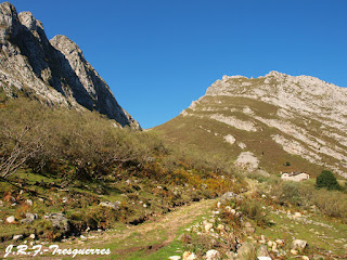 La Cuchilla y Peña del Sellar desde Valdebezón La Cuchilla y Peña del Sellar desde Valdebezón
