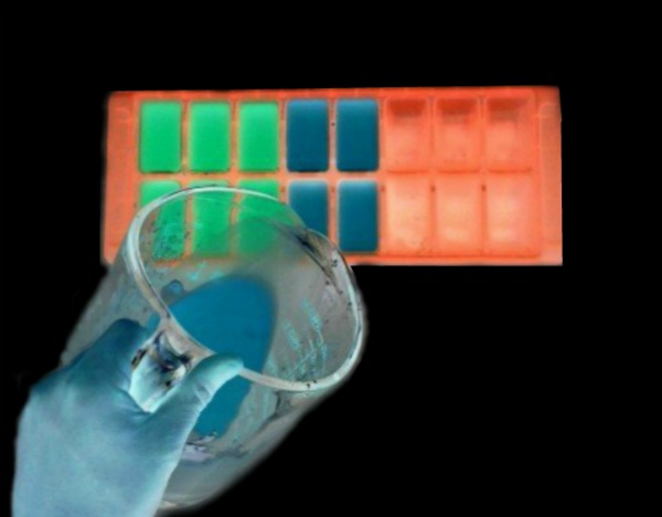 GLOW-IN-THE-DARK ICE CHALK FOR KIDS