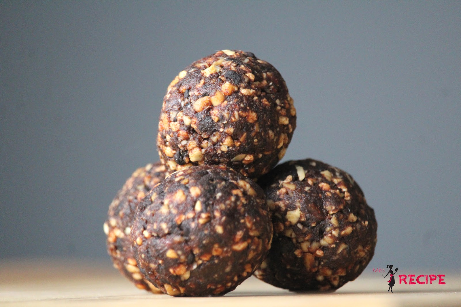 Boules d'énergie caroube et arachides Carob and peanuts energy bites