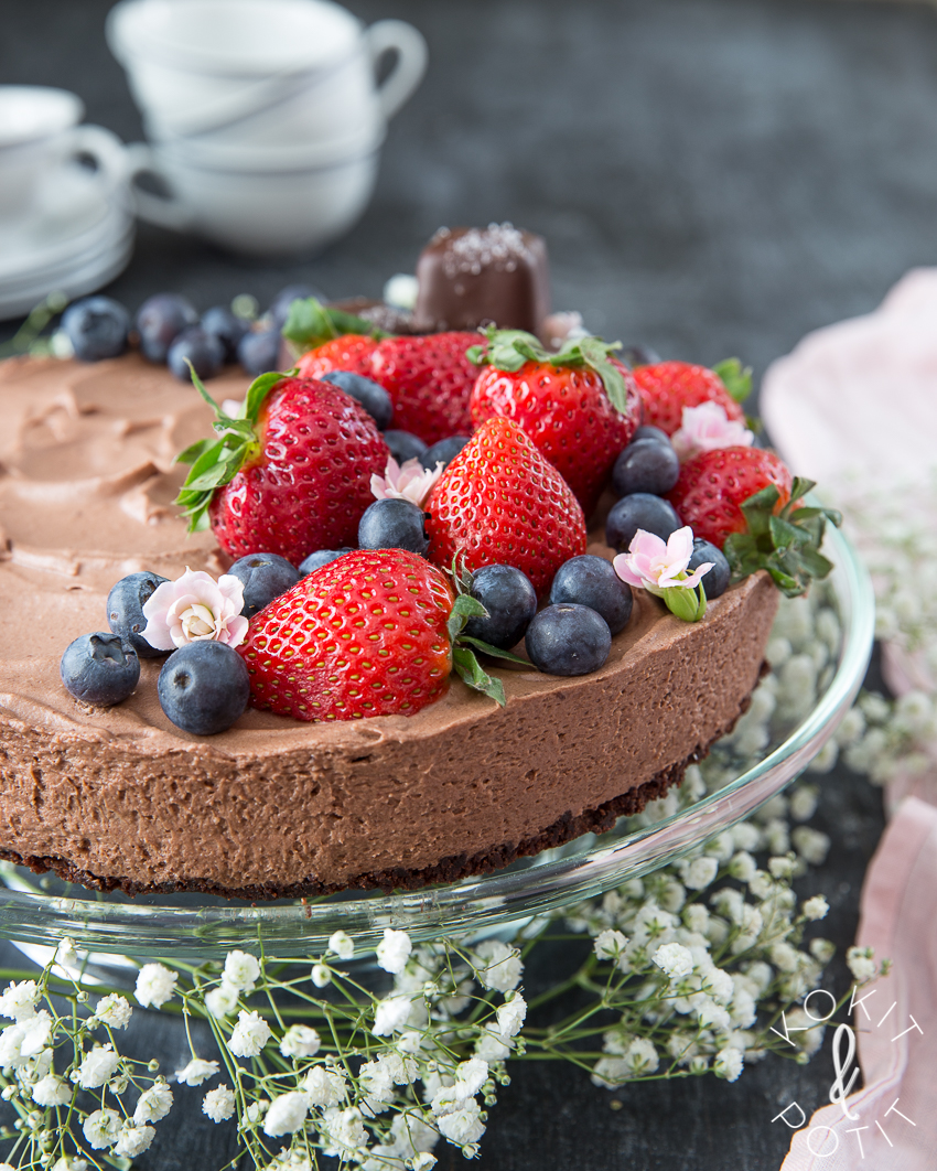 Suklaamoussekakku browniepohjalla