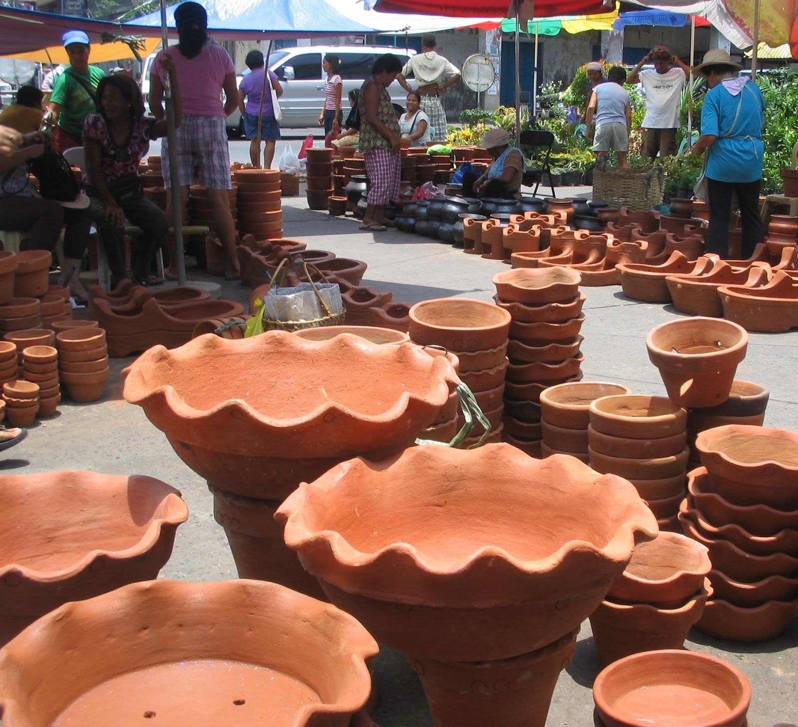 Discover the world with Kanuto DINAMILI (pottery of San Nicolas Ilocos