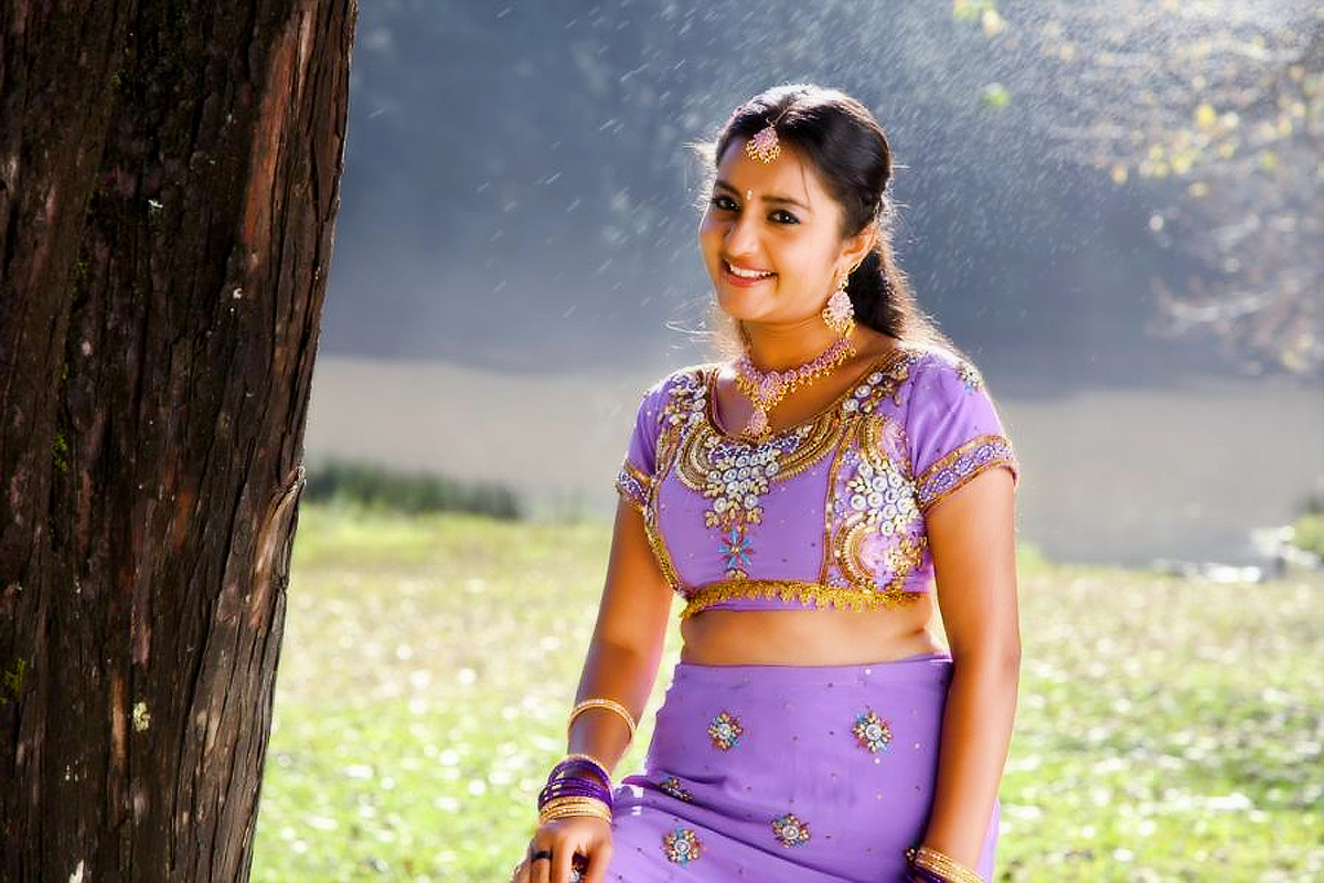 Malayalam actress bhama in dance seen hot photos.