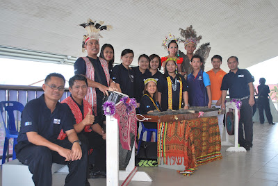 Pasukan Ngajat SMK Luar Bandar No.1 Sibu semasa Himpunan Guru Muda GM1M di Sibu