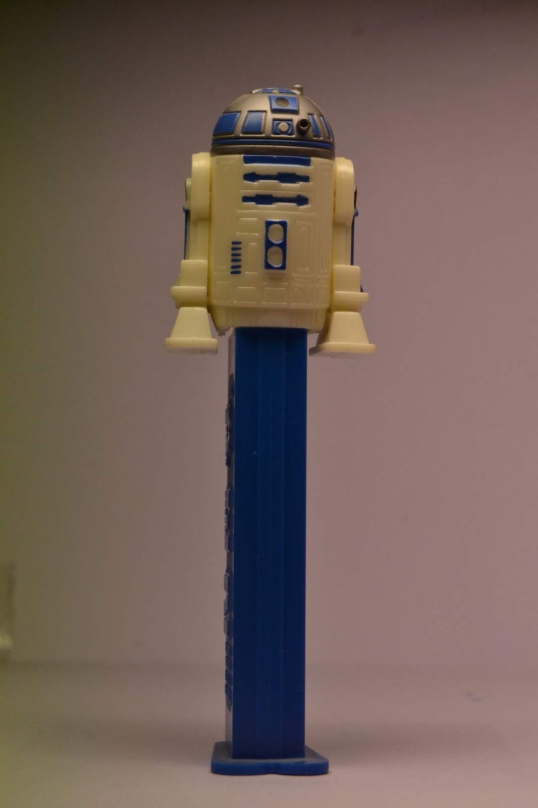 r2d2 pez