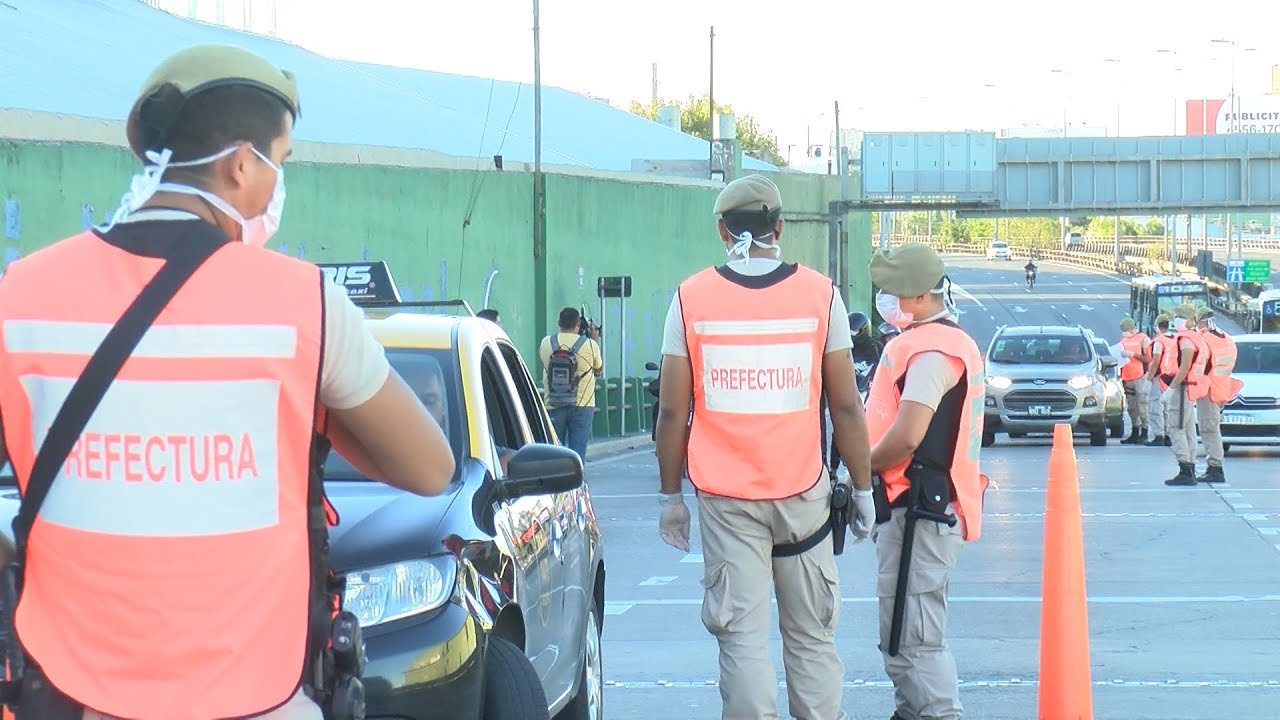 Tres detenidos por evadir controles policiales para vender drogas Tres detenidos por evadir controles policiales para vender drogas
