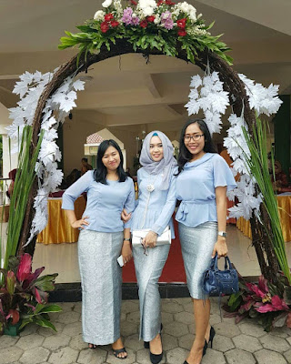 Model Kebaya Sederhana Model Kebaya Sederhana