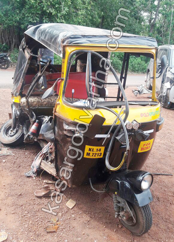 Bandiyod, Accident, Injured, Kasaragod, Kerala, News, Car, Auto-rickshaw, Natives, Hospital, 2 injured in Car-Auto Rikshaw accident.