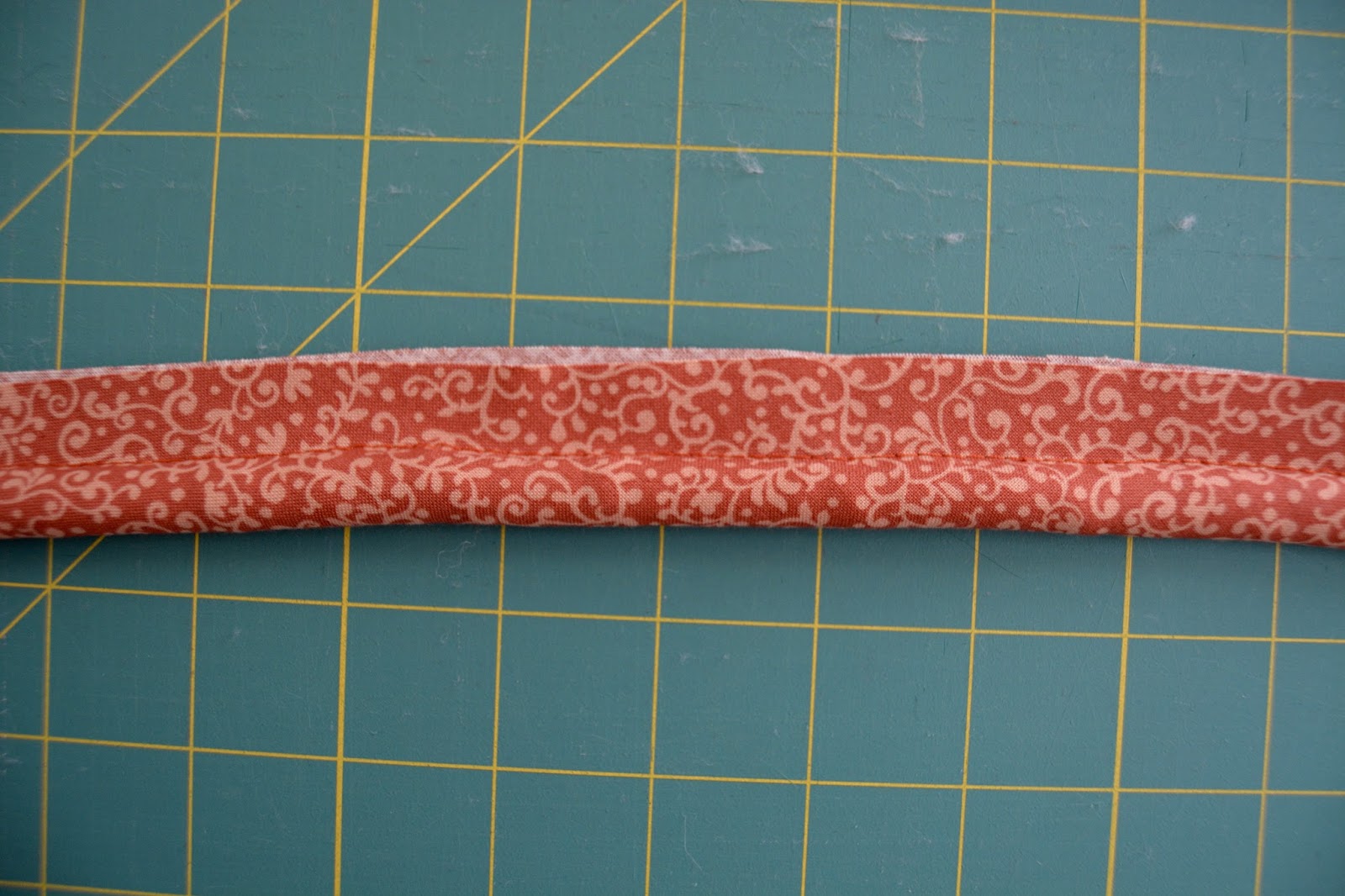 Roonie Ranching Jumbo Piping Pillow Sewing Tutorial