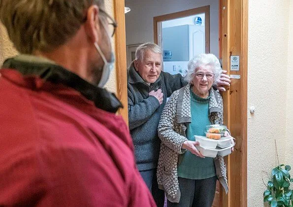 In Oslo, the Church City Mission now offers home delivery of food to the elderly. Chief Security Officer Ellen Nykaas