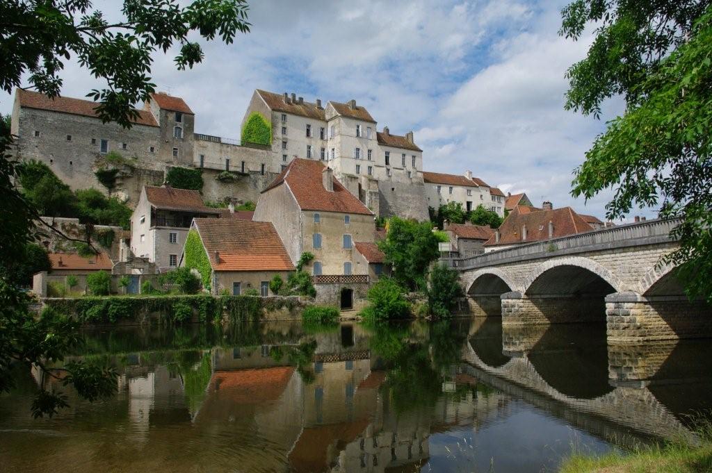 VOYAGES EN FRANCHE COMTE... VALLEE DE LA SAONE PESMES (Haute Saône). VOYAGES EN FRANCHE COMTE... VALLEE DE LA SAONE PESMES (Haute Saône).