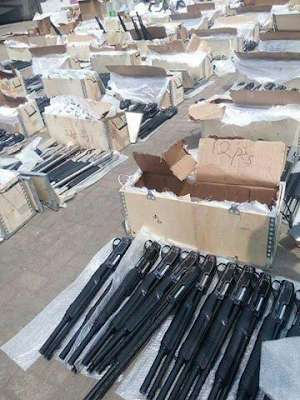 s Photos: Nigeria Customs hands over 661 pump action rifles,suspects to DSS