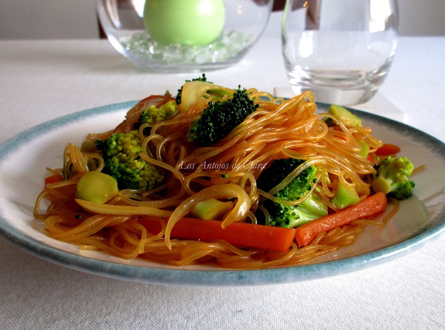 Salteado verduras con fideos de cristal y salsa de soja