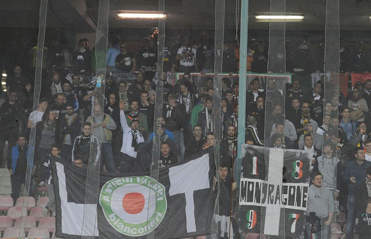 Bez Juventusovih navijača u derbijima sa Napolijem Bez Juventusovih navijača u derbijima sa Napolijem