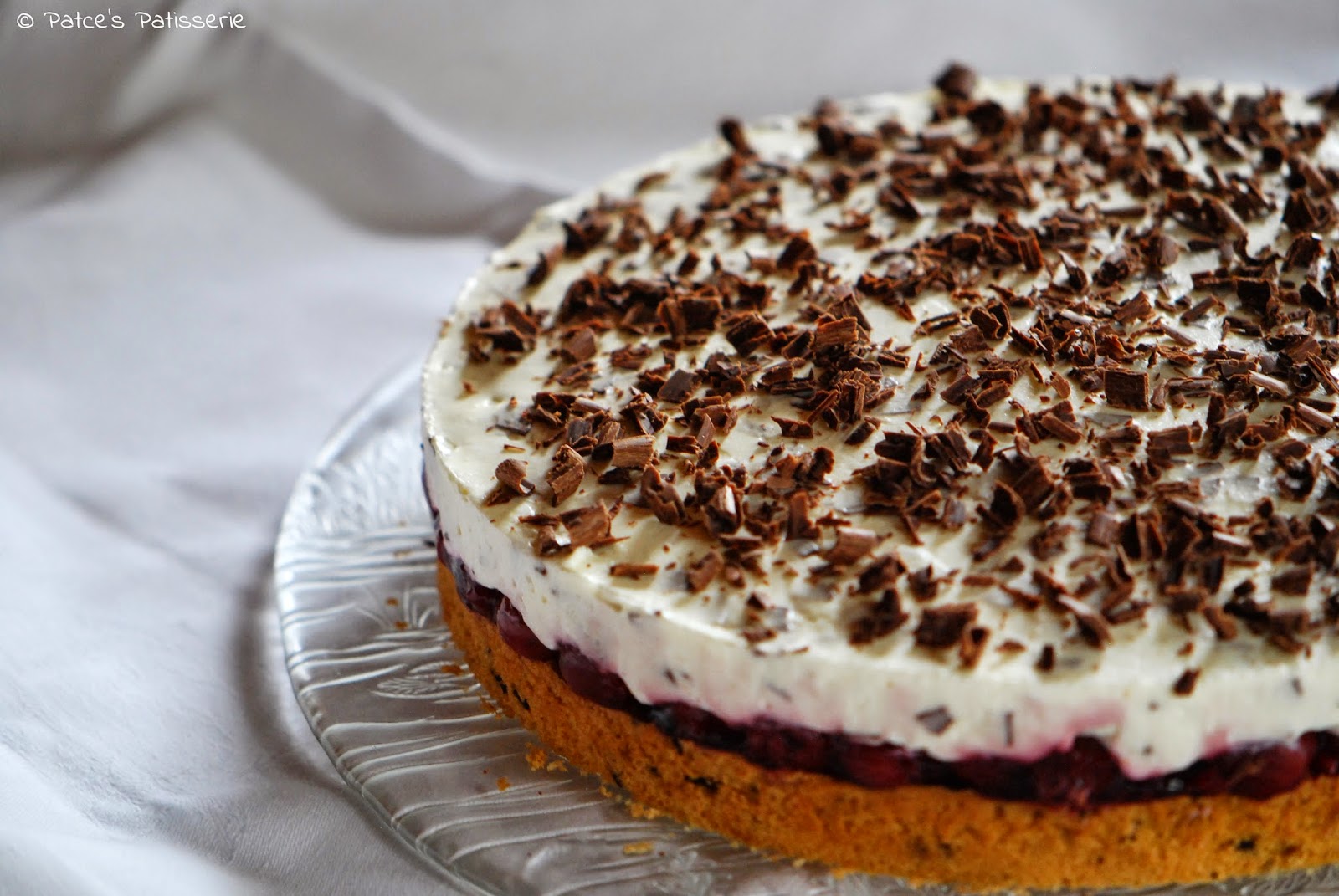 Patces Patisserie: Stracciatella-Torte mit Kirschen