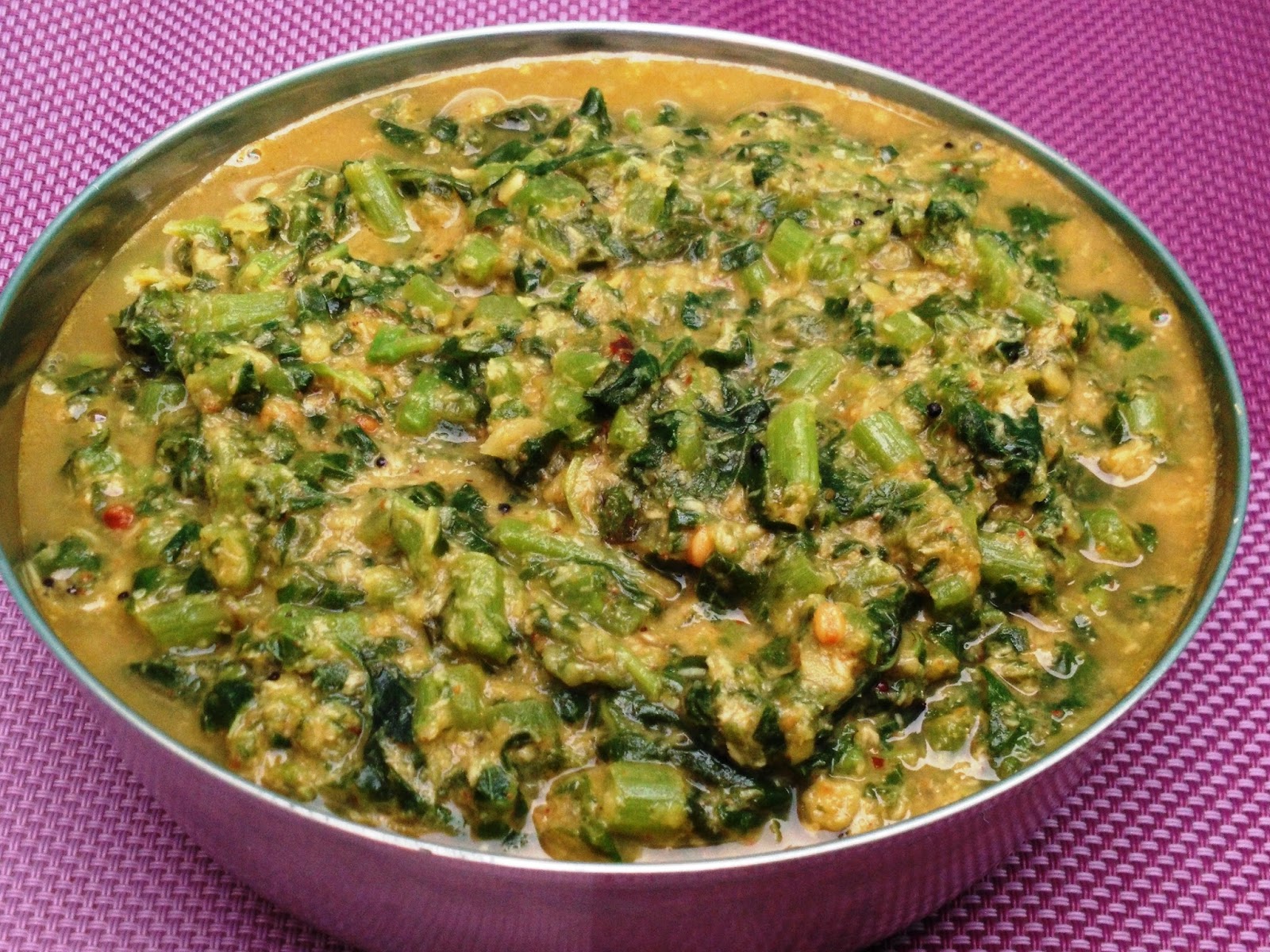 Thandu Keerai Kootu / Amaranth leaves with Lentils Bhojana Recipes
