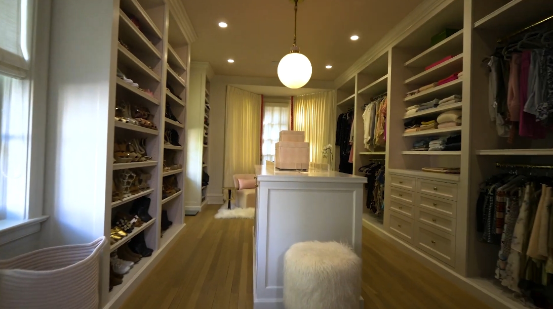19 Photos vs. 23 E Scott St, Chicago Interior Design Luxury Home Tour