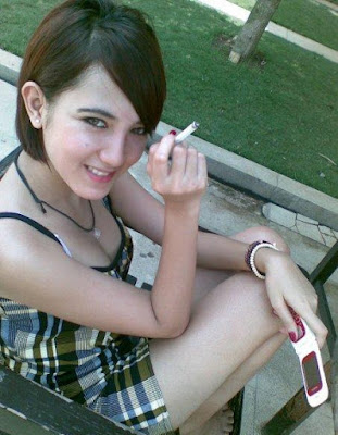 Gadis Seksi yang sedang Jogging di Taman Gadis Seksi yang sedang Jogging di Taman