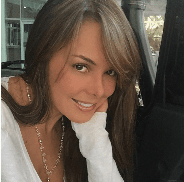 Lisette recommends best of Free female squirt bukkake roxana Video porno completo de iaz