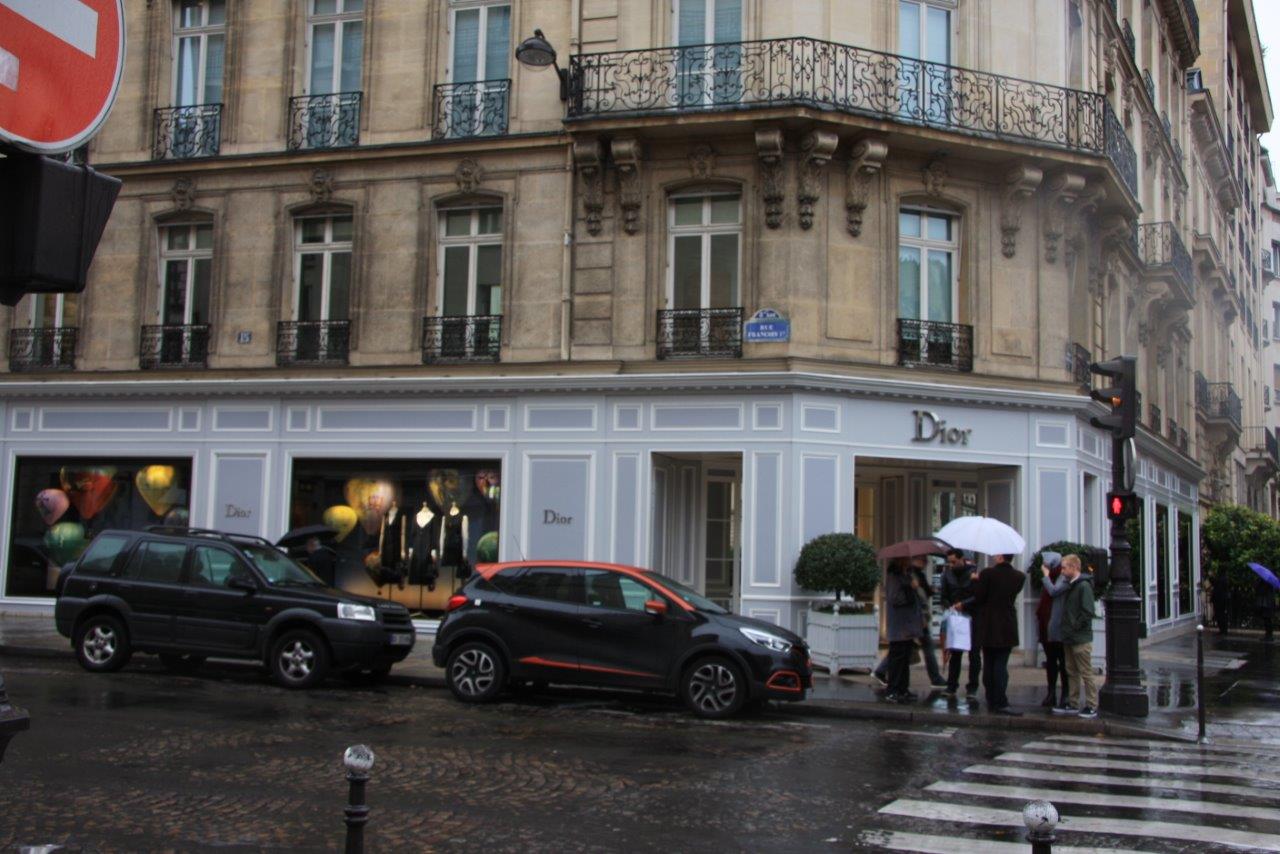 Luxury shopping Avenue Montaigne Paris 8ème
