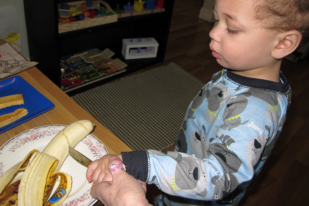 Peaceful Parenting Beginner Fruit Cutting