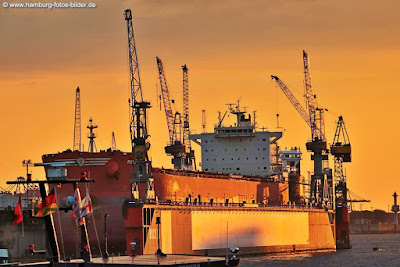 Blohm und Voss Werft im Abendlicht Sonenuntergang Hafen Hamburg, Blohm und Voss Werft im Abendlicht