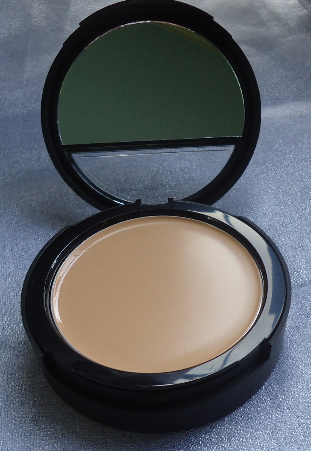 The Body Shop Extra Virgin Minerals Cream Compact Foundation Review New Love Makeup