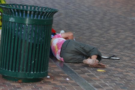 Nude walking in tourism paradise Hawaii - a problem-solving skill?