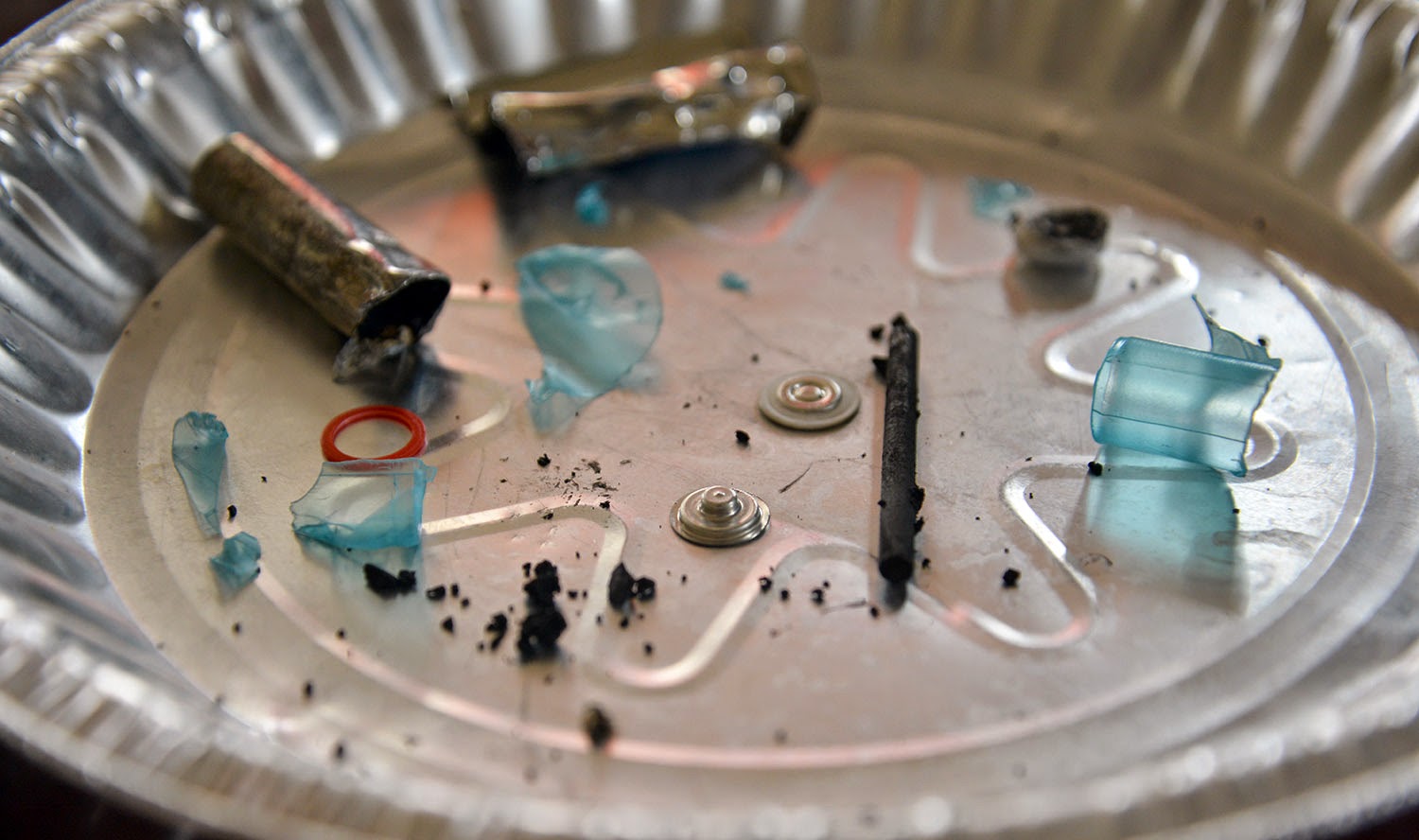 A school of fish Batteriesmaking a voltaic pile and dissecting a battery