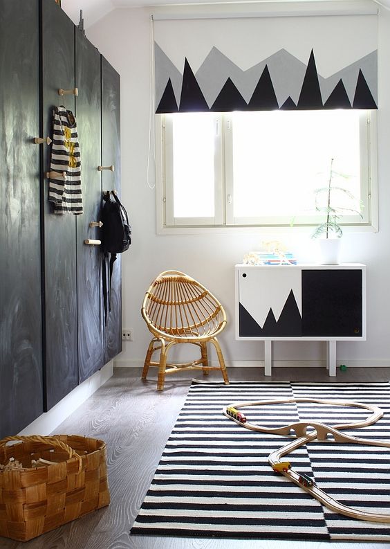 Inspirational kids room in monochrome Cool kids room in monochrome - blackboard closet