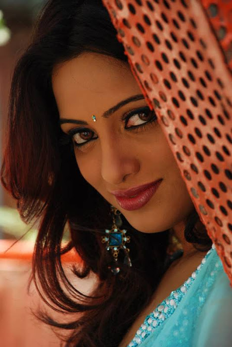 tollywood anchor udaya bhanu in saree glamour  images