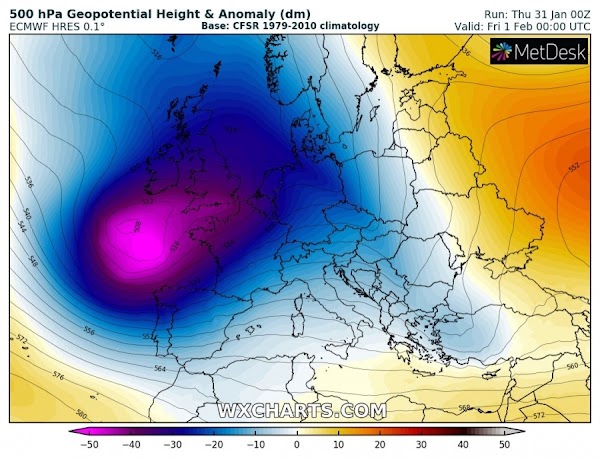 FOTOS: olas de hasta 10 metros se pronostican en las costas de Portugal y España. FOTOS: olas de hasta 10 metros se pronostican en las costas de Portugal y España.