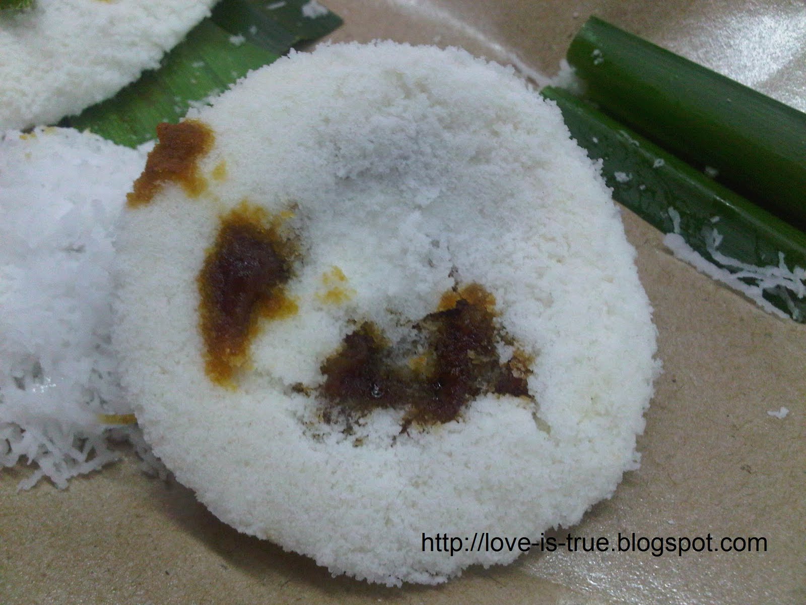 True Love (这个世界真的有真愛吗? 我宁可相信是有的!): Putu Piring at Geylang Serai