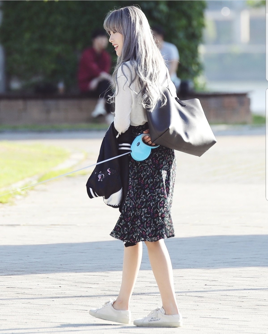 강아지랑 산책하는 우주소녀 루다 | 인스티즈