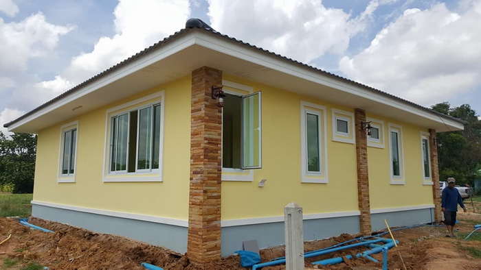 Sometimes building a house does not have to be big. You just have a corner to meet the needs are enough. These are the five small bungalow house designs. The usable area is less than 145 square meters with 1-3 bedrooms, 1-2 bathrooms, kitchen and a terrace, these are suitable for small or medium families.