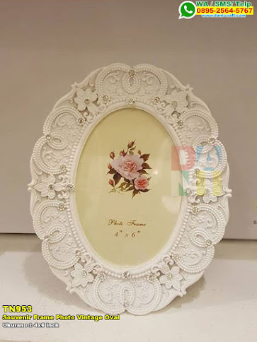 Souvenir Frame Photo Vintage Oval