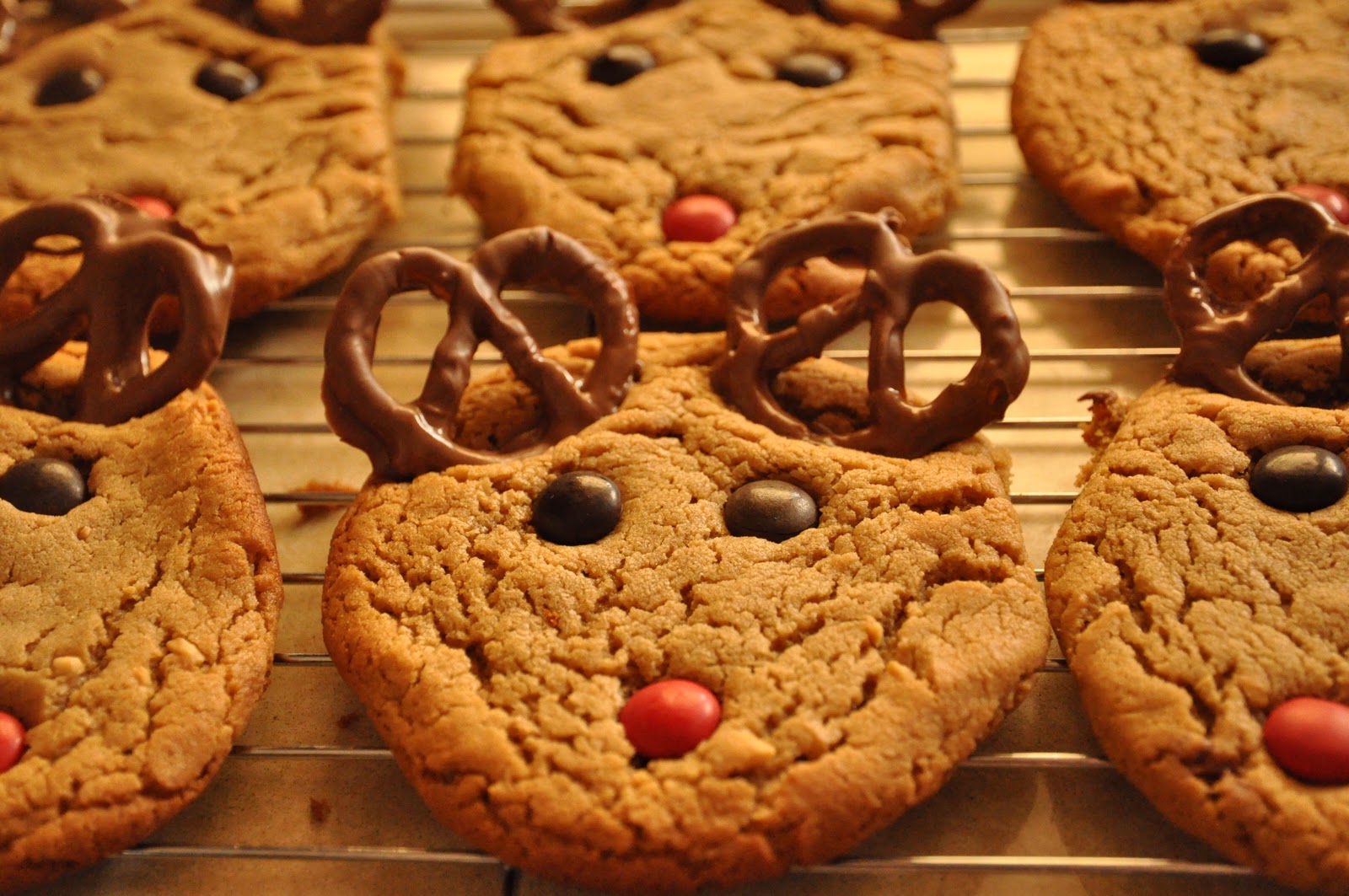 Craft to the Rafters: Chocolate Covered Pretzels and Reindeer Cookies
