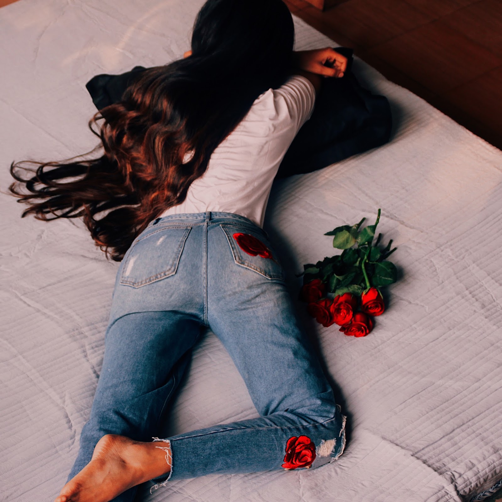 fun insights on valentines day, effortless chic, rose on denim, tee and denim, valentines day data, UK aphrodisiacs, UK aphrodisiacs survey, hello fresh survey, in my bed, uk blog, indian blogger
