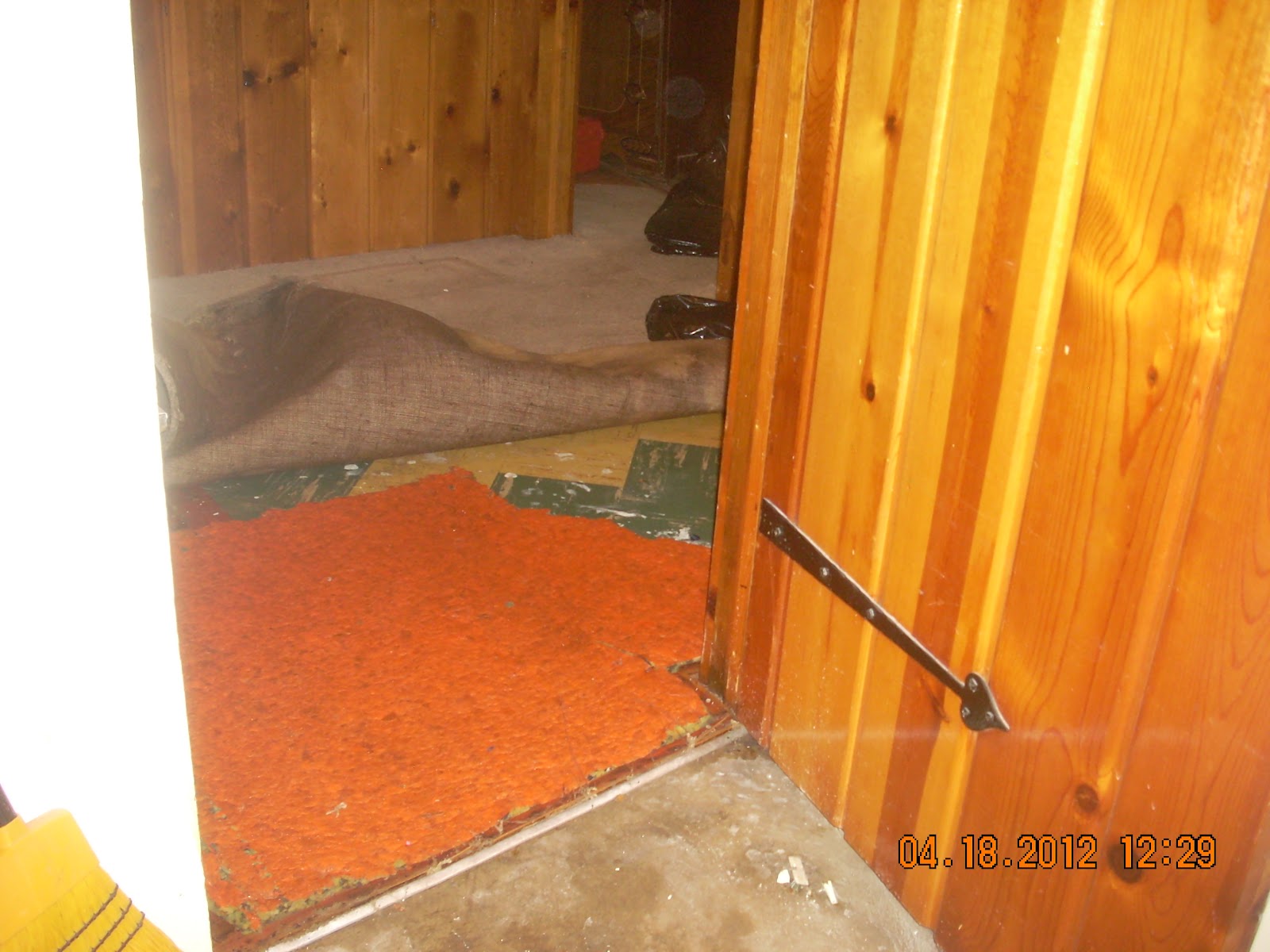 ServiceMaster of Salt Lake Cracked toilet tank causes Flood. Water