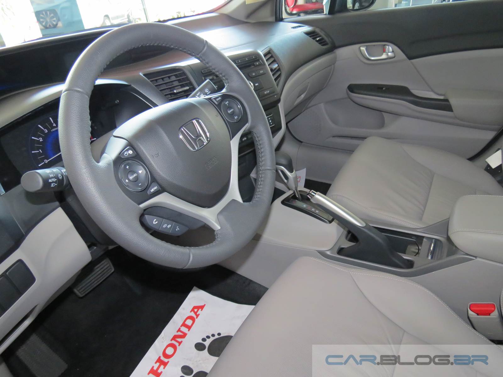 Honda Civic LXR 2.0 2015 - interior