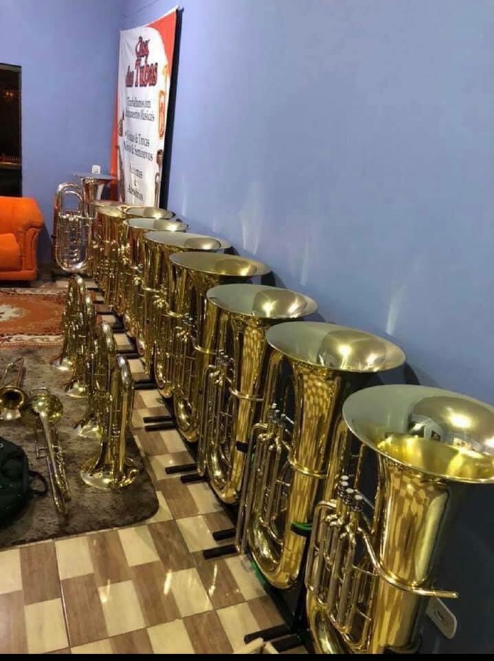 Casa das tubas J981 usada 4/4 J980 a casa das tubas tem tubas weril usada