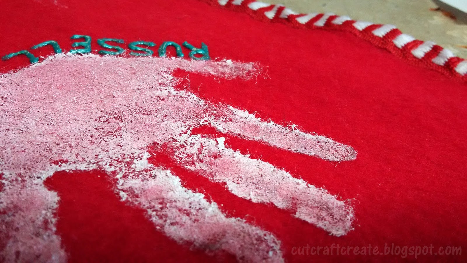 Cut, Craft, Create Hand Print Tree Skirt {A Christmas Tradition}