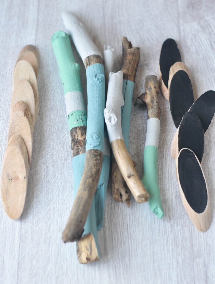 quick and easy summer DIY : make your own TicTacToe from driftwood