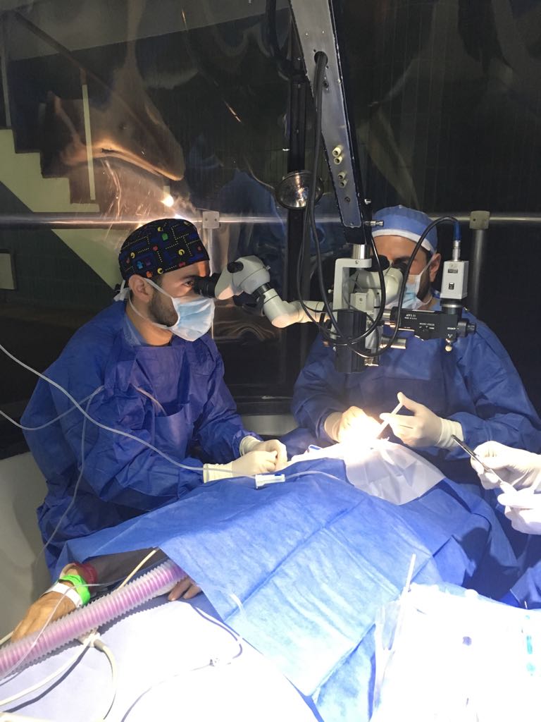 Dres. Jalil en cirugía en Clínica Barraquer de América