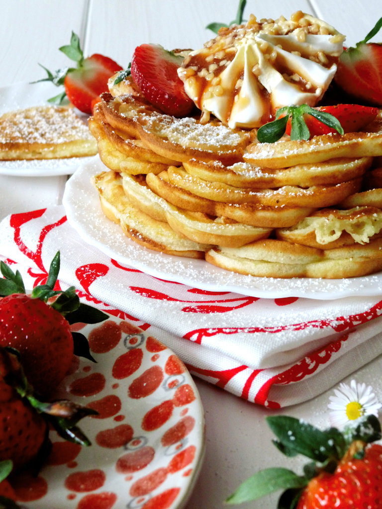 Sahnewölkchen: Buttermilch-Waffeln mit Erdbeeren...