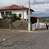 Caminhão baú quebra fios em Mairi