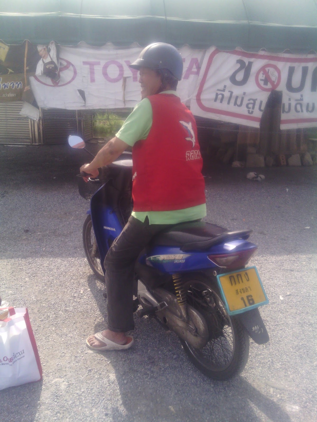Yendras Siswo Rini walaupun pakai bahasa tubuh tapi bapak ojek ini paham loch apa yang saya maksudnya dan inilah hasil explore saya ke hatyai