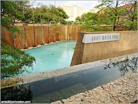 Fort Worth Water Garden: Quiet Water Pool
